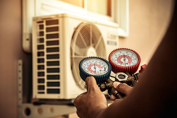 Professional Ac Installation technician working in Santa Rosa, TX